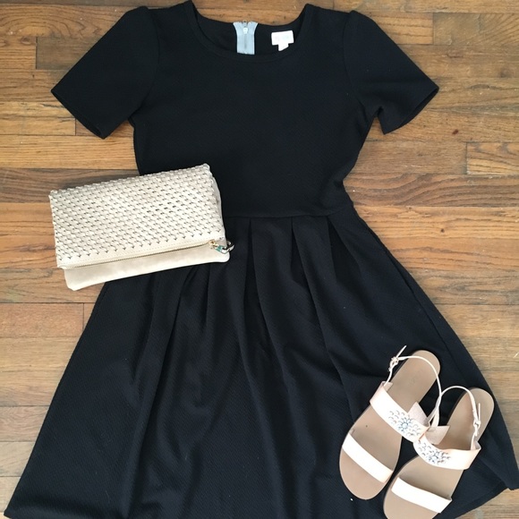 LuLaRoe Dresses & Skirts - Amelia Dress (black)